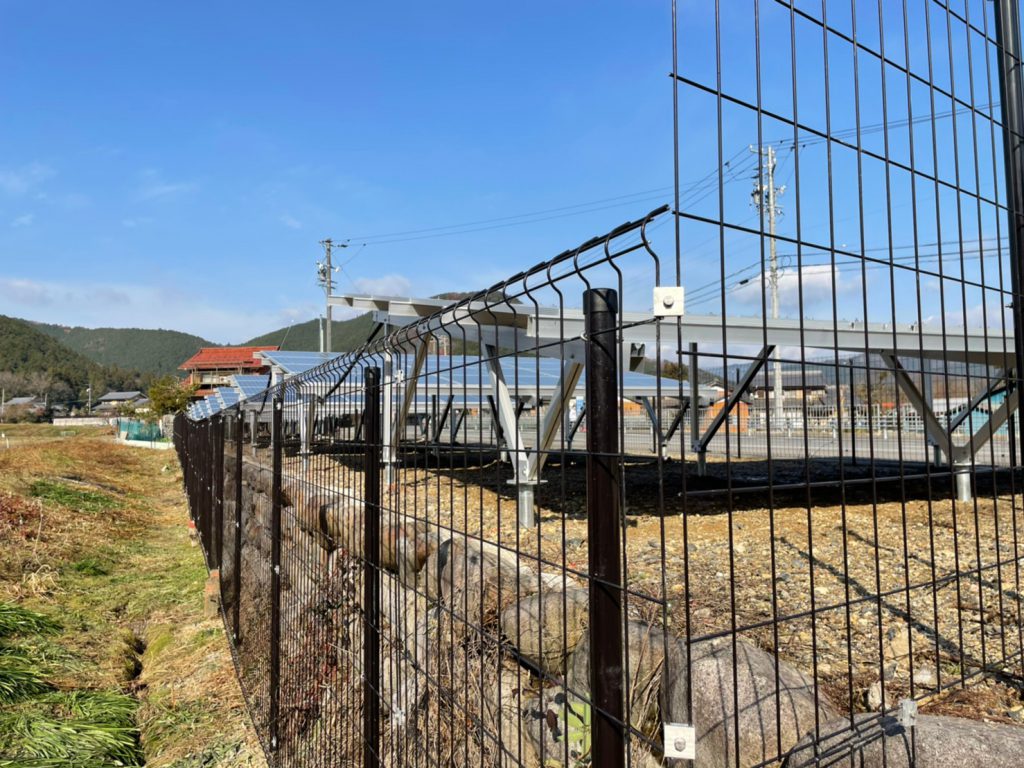 岐阜県で太陽光フェンスの施工の画像