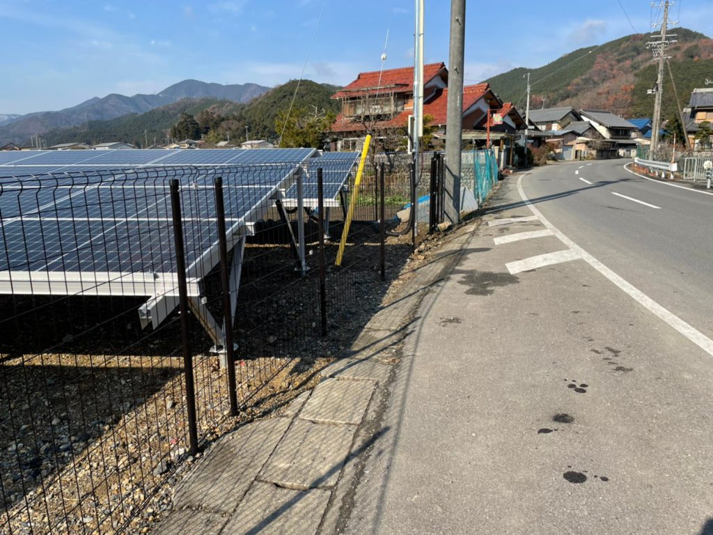 岐阜県で太陽光フェンスの施工の画像