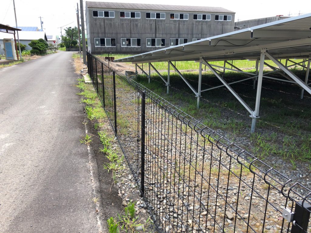 静岡県で太陽光フェンスの施工の画像